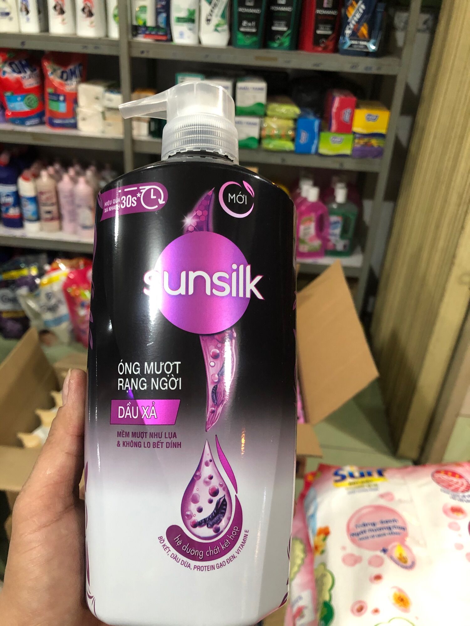 Dầu xã Sunsilk óng mượt tóc mới chai 640g