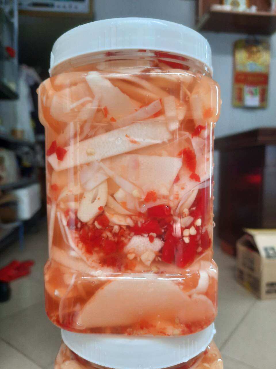 Măng ngâm tỏi ớt (hộp 1kg gồm nước ngâm)
