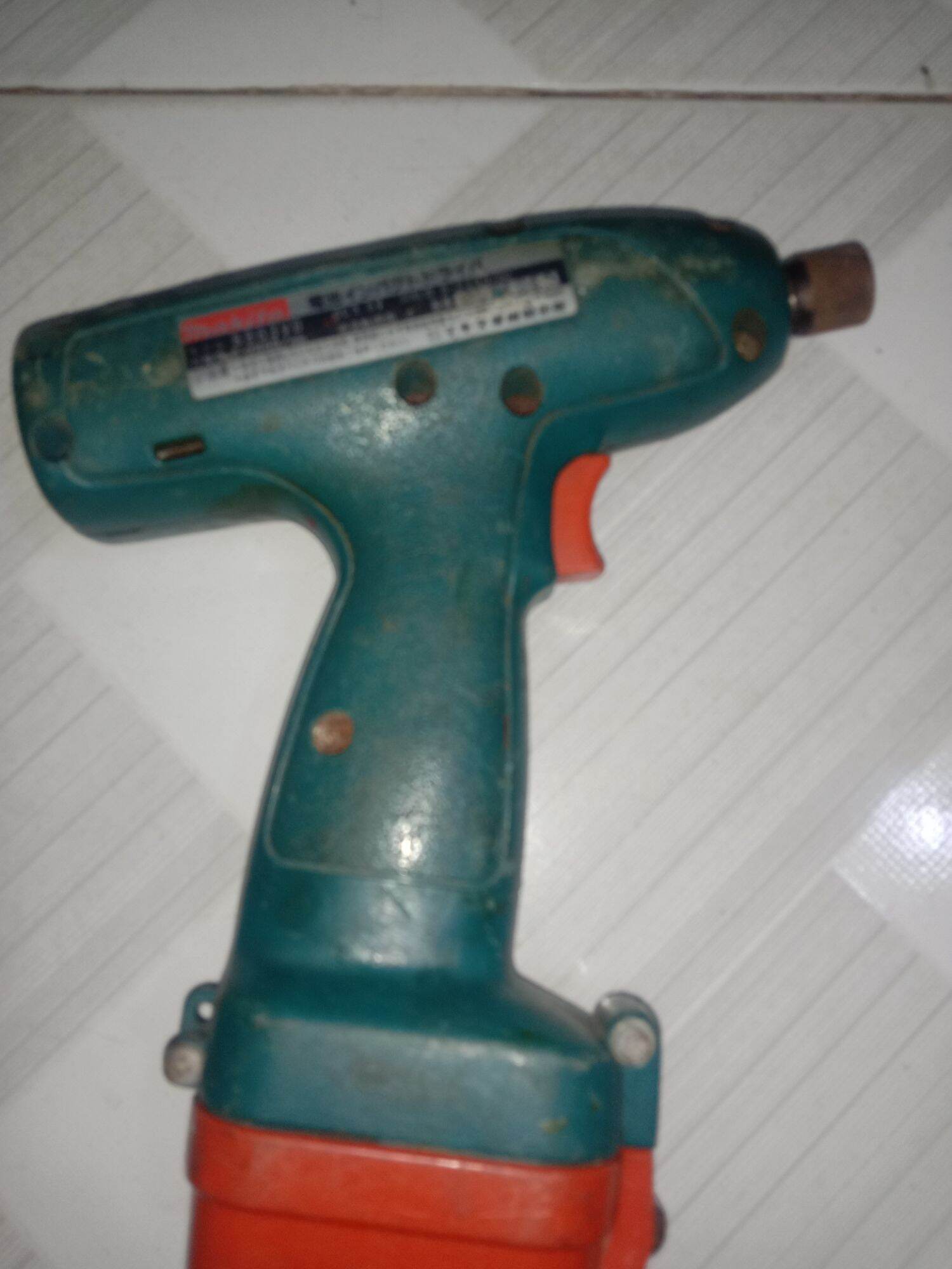 Máy bắn vít makita pin 9.6v hàng bãi nhật