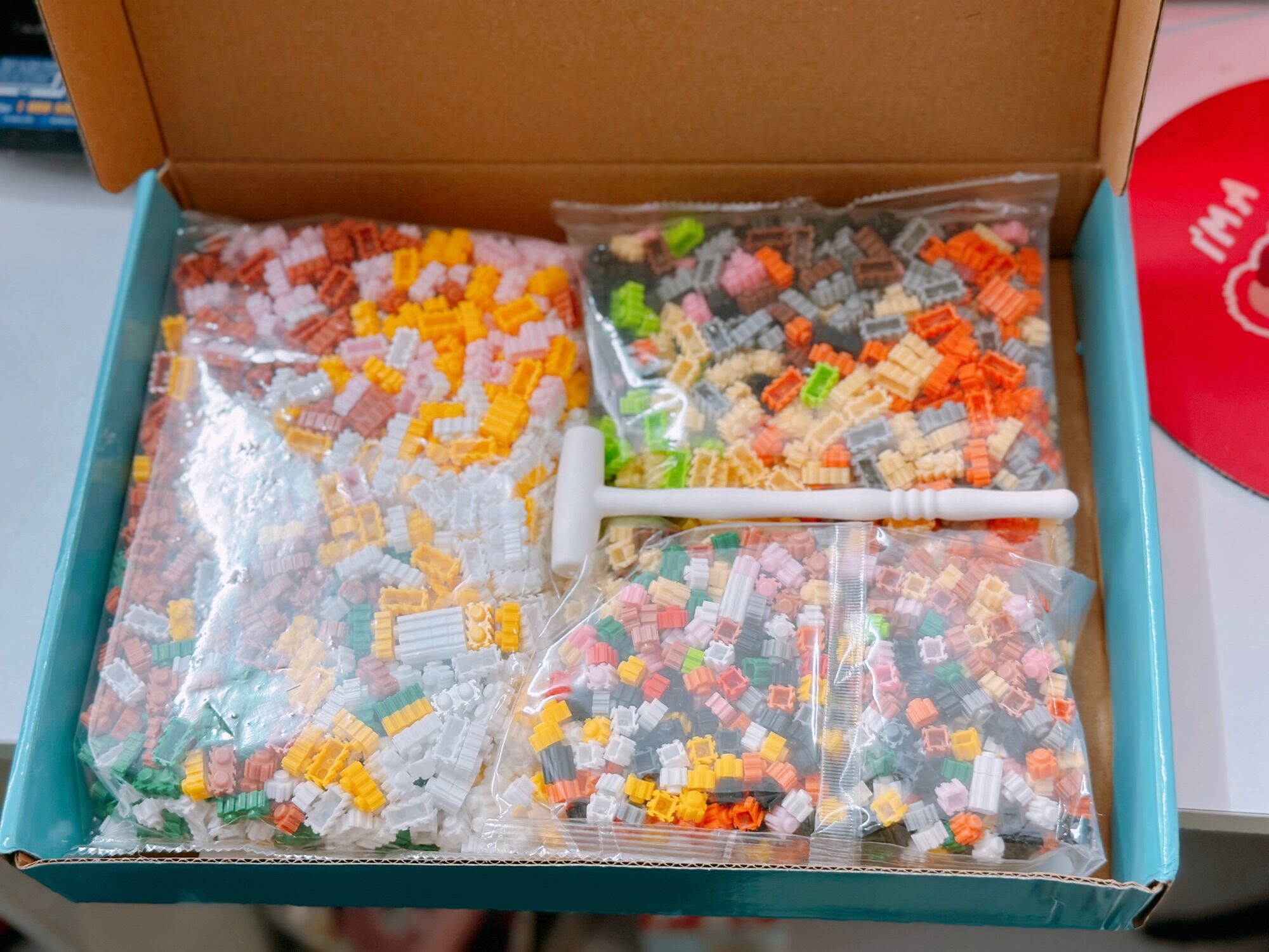 Hộp 12 con lego 12 con giáp tặng búa