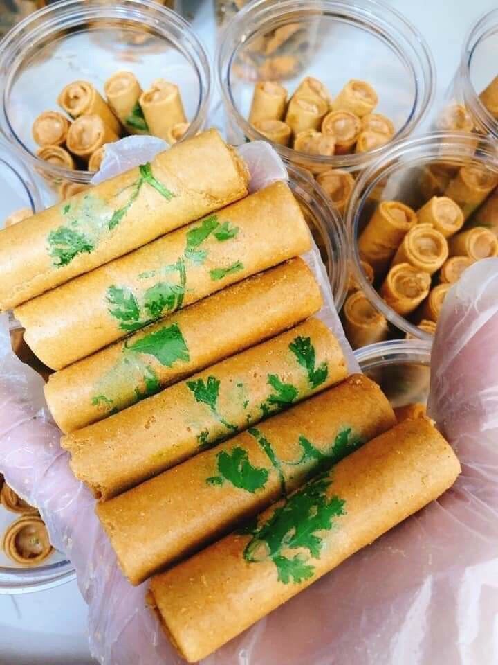 Bánh ống ngò vị sầu riêng - hủ siêu nhiều