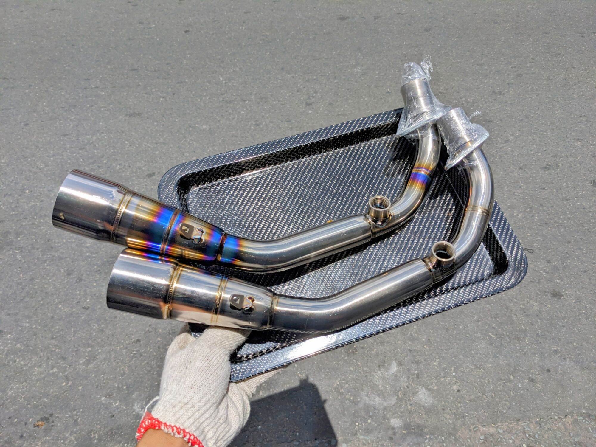 Cổ Titan Vespa Sprint cho pô Akrapovic, Hex, PR2...