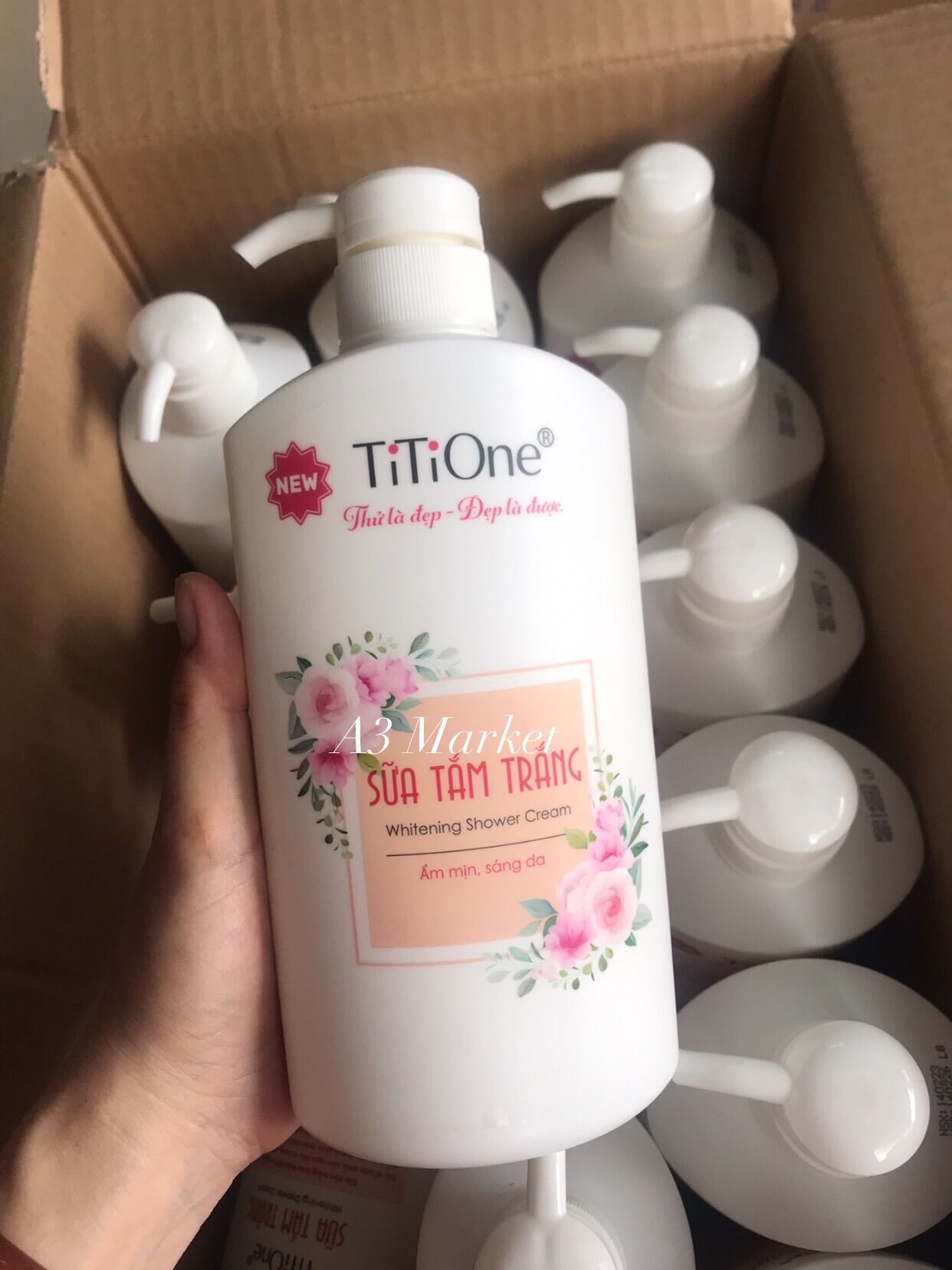 SỮA TẮM TRẮNG DA TITIONE CHAI 750gr