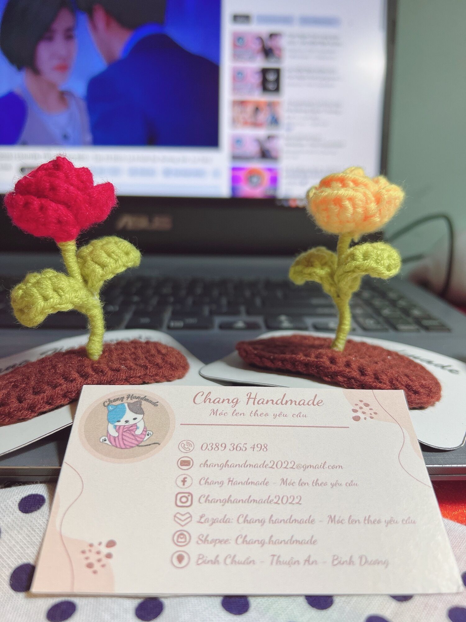 Kẹp tóc hoa hồng bằng len handmade