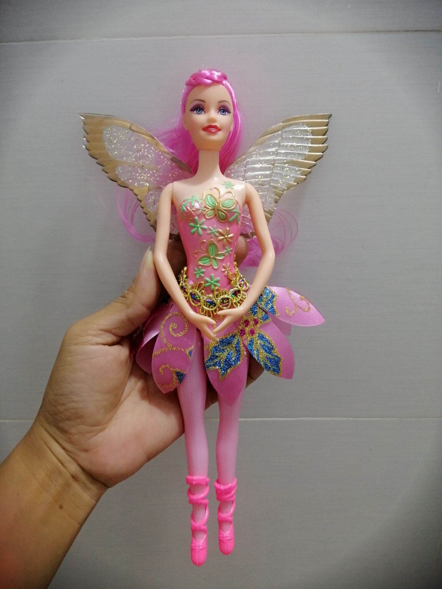 BÚP BÊ CÁNH BƯỚM TRONG VỈ