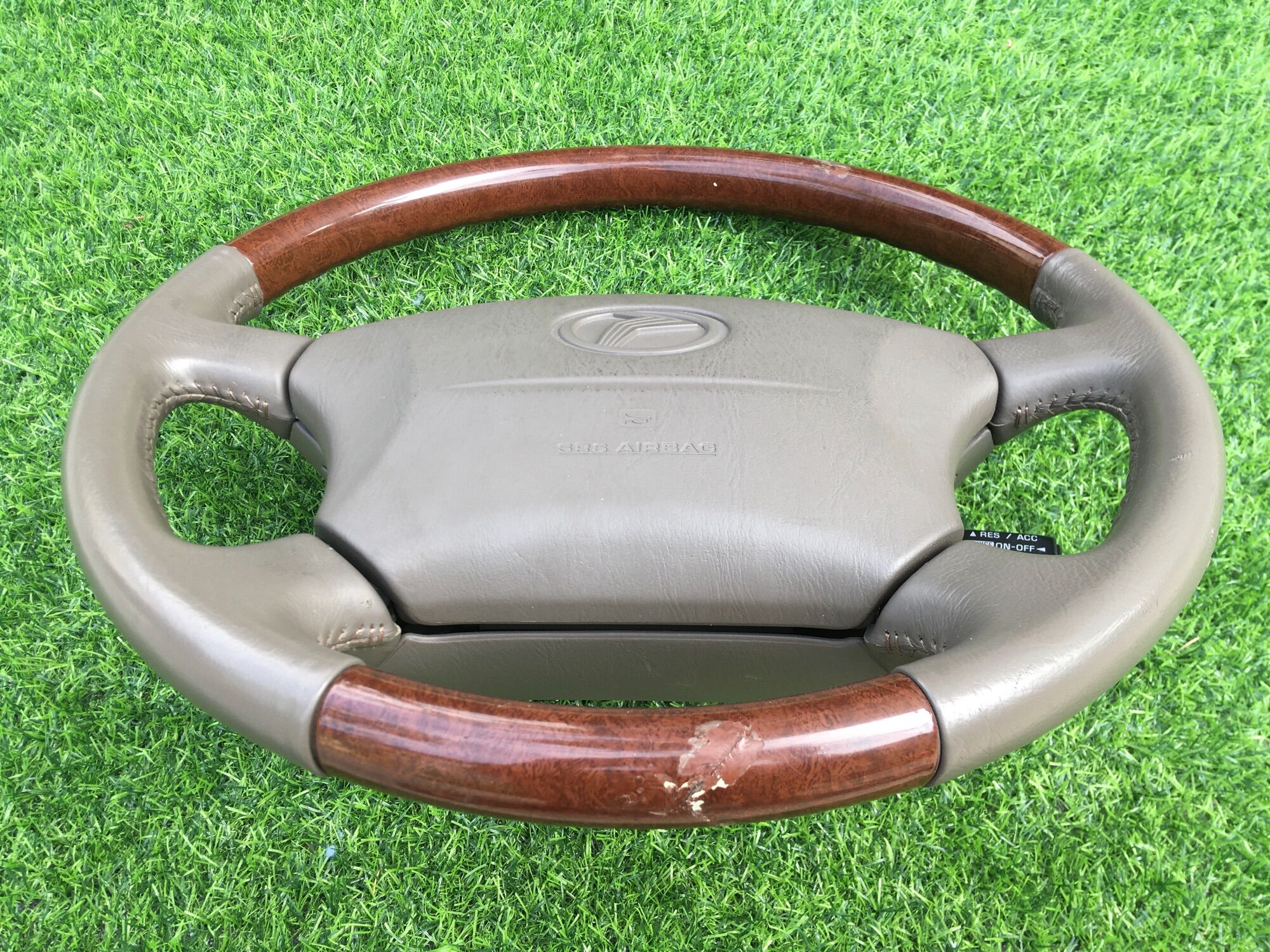Vô lăng Toyota 4 chấu