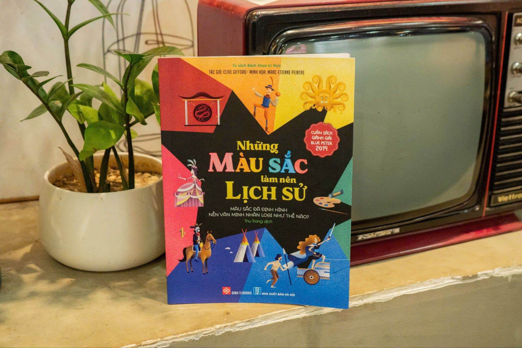 The Book - Colors That Make History