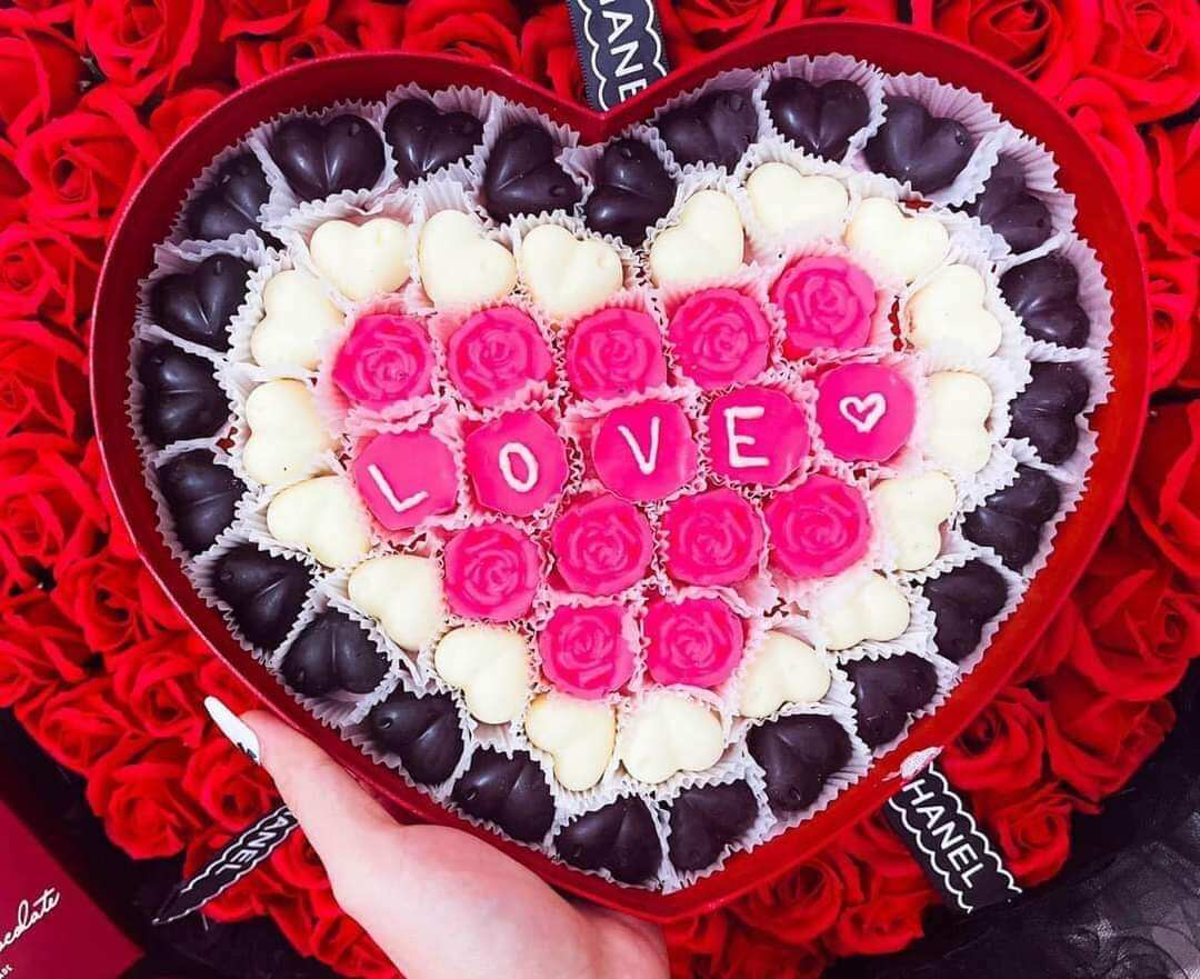 Hộp socola VALENTINE theo yêu cầu ( kèm thiệp + ghi nếu có yêu cầu)