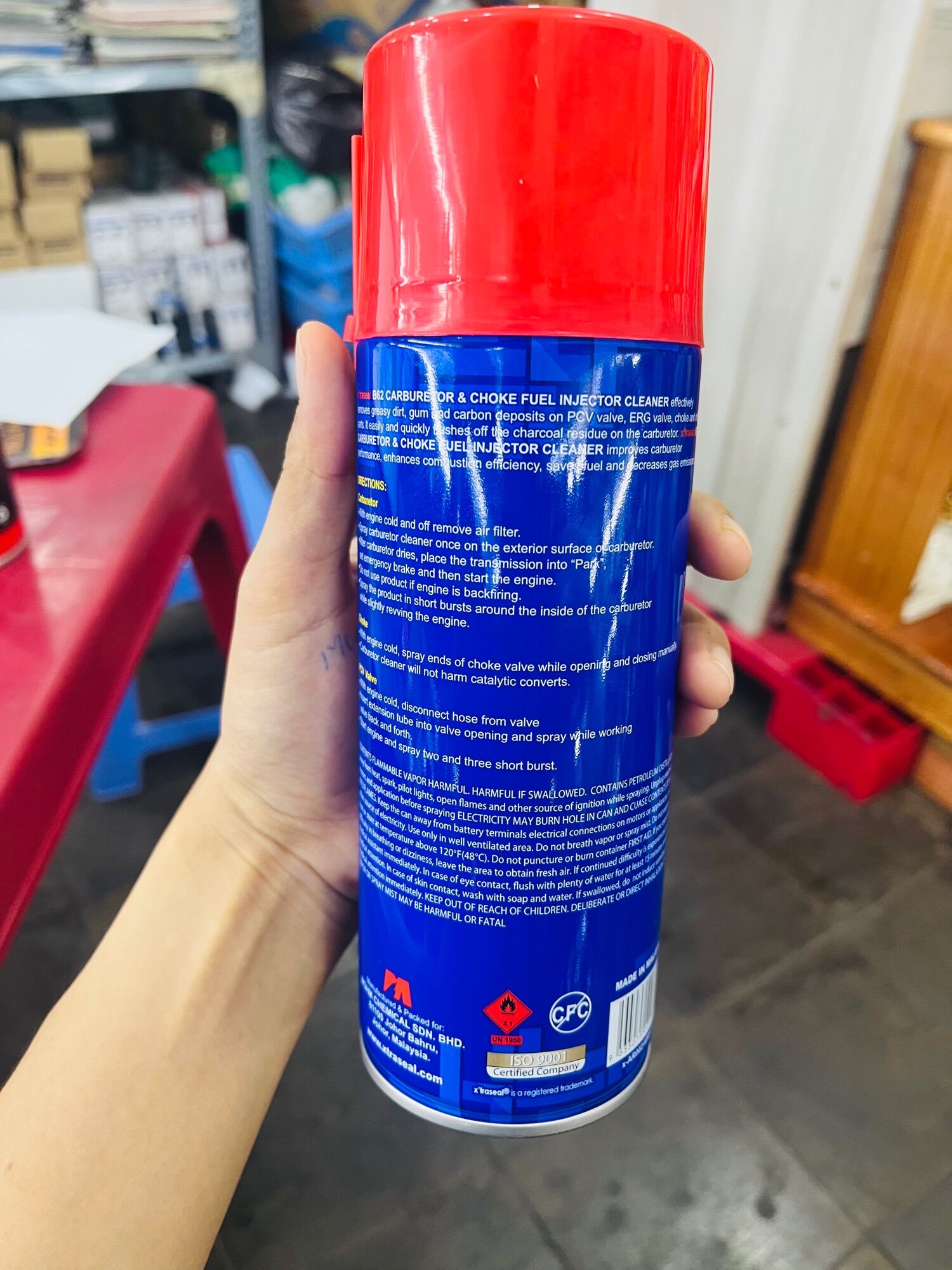 chai xịt vệ sinh bình xăng con