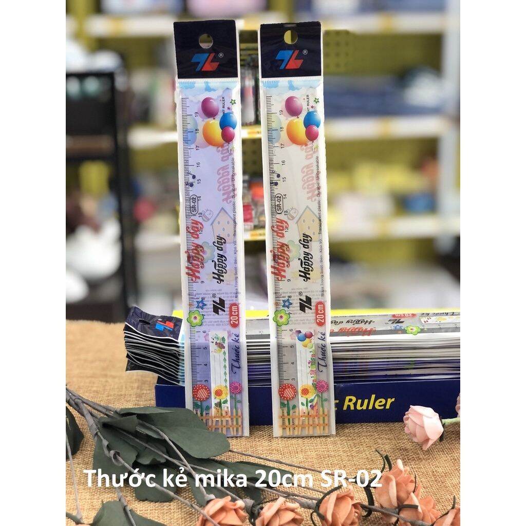 Thước kẻ học xinh dài 20cm.