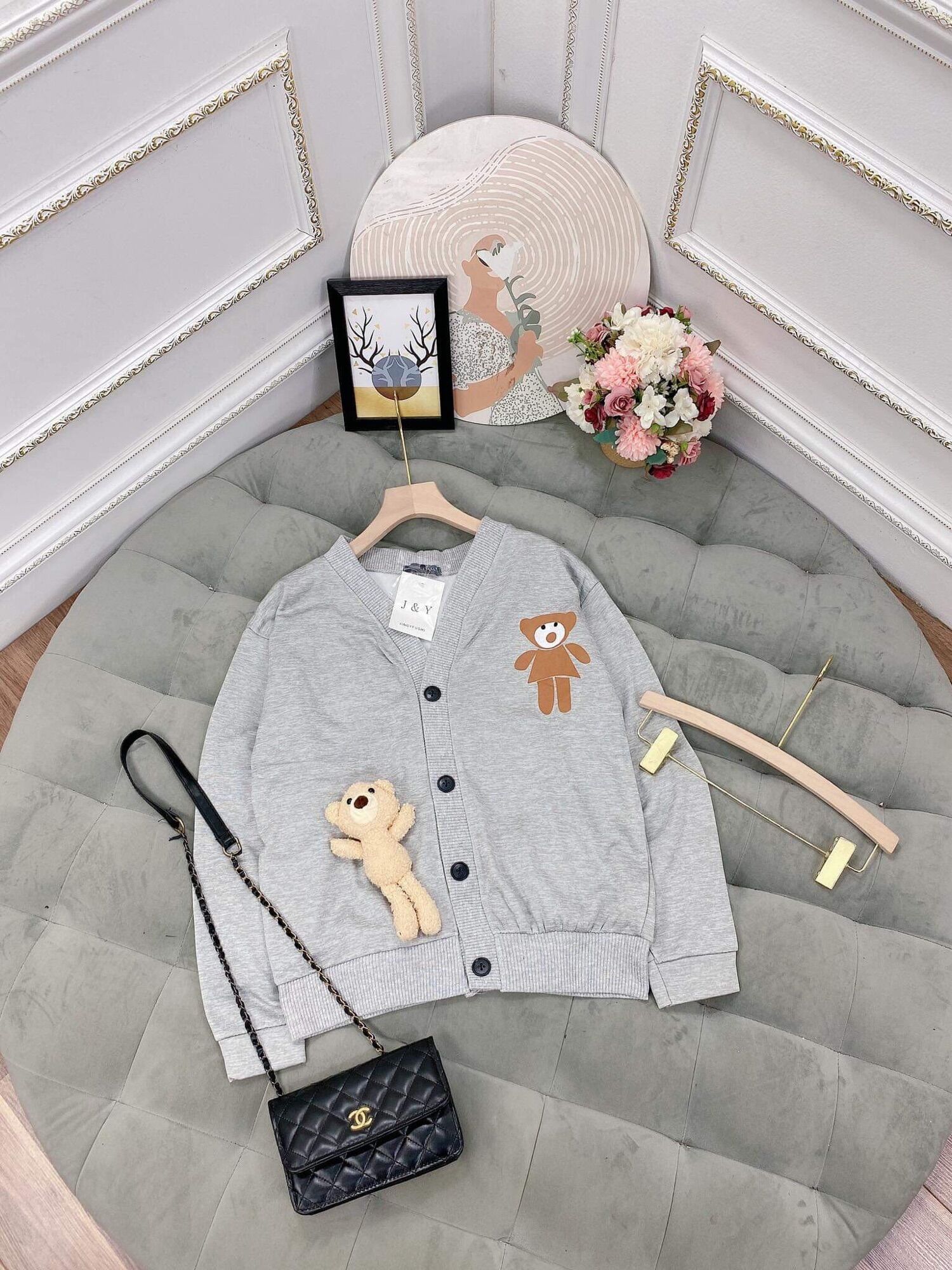 Áo khoác cadigan kèm gấu cute phối bo viền len