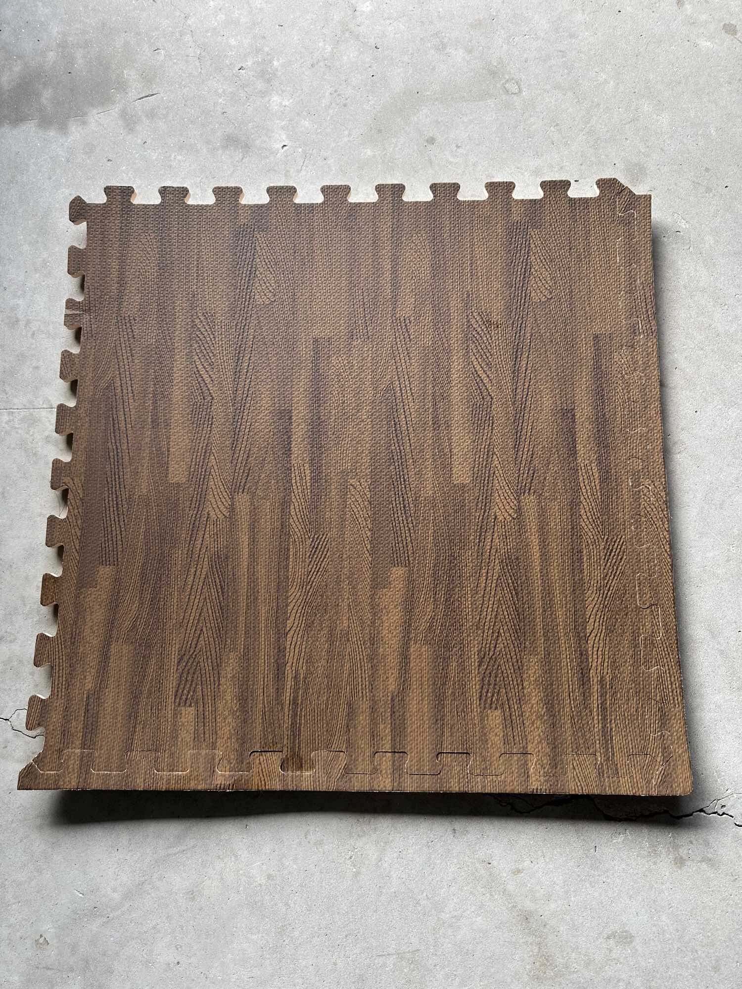 thảm lót sàn vân gỗ 60×60×1cm