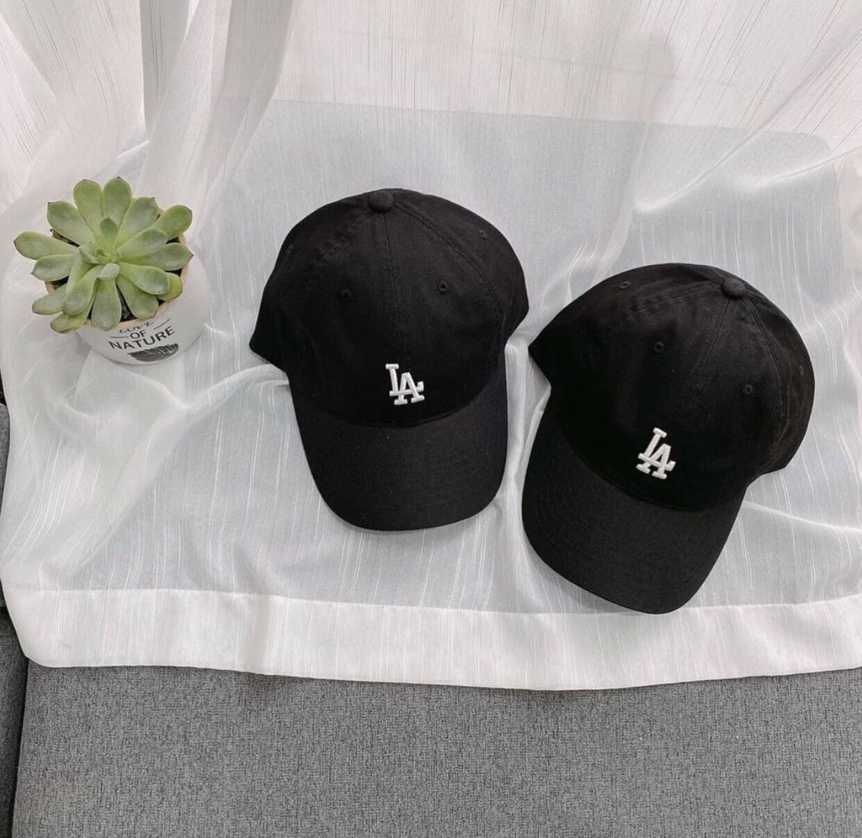 Mũ lưỡi trai L.A mlb màu đen(hàng chuẩn xuất dư)