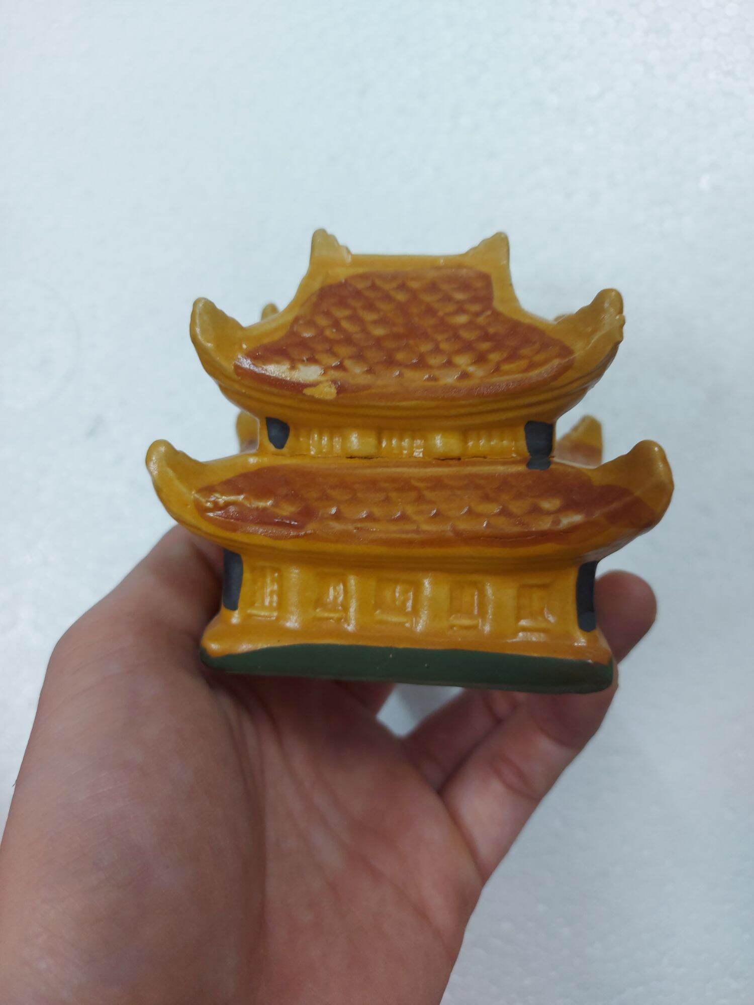 Phụ kiện trang trí bể cá: mẫu Mái chùa