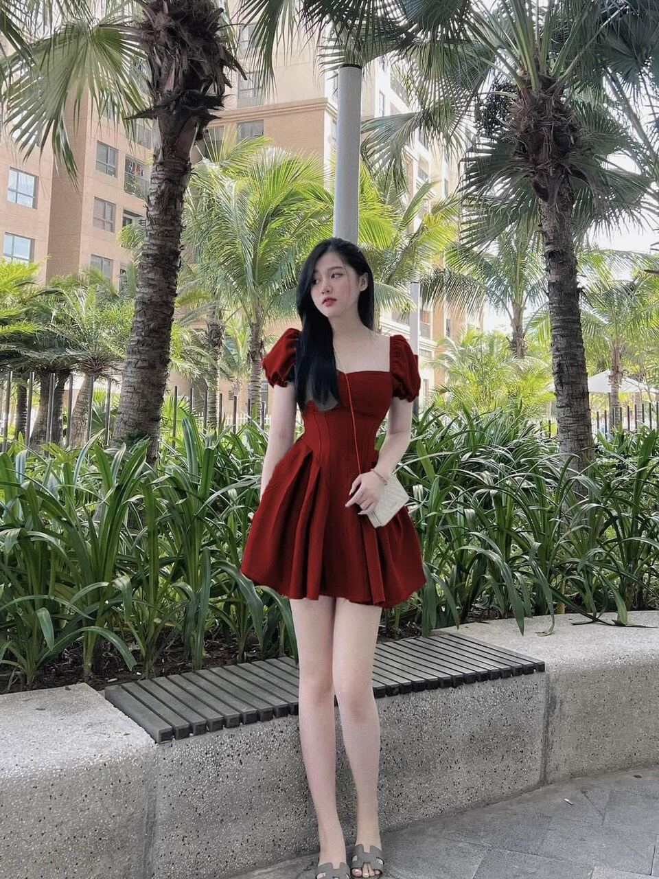 Váy tiểu thư tay phồng xếp ly eo tôn dáng, đầm cúp ngực vải tapta chuẩn phom