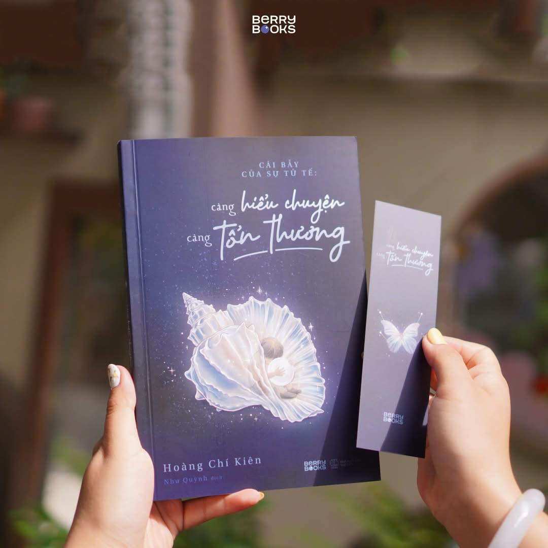 Sách : CÁI BẪY CỦA SỰ TỬ TẾ : Càng hiểu chuyện càng tổn thương - Hoàng Chí Kiên