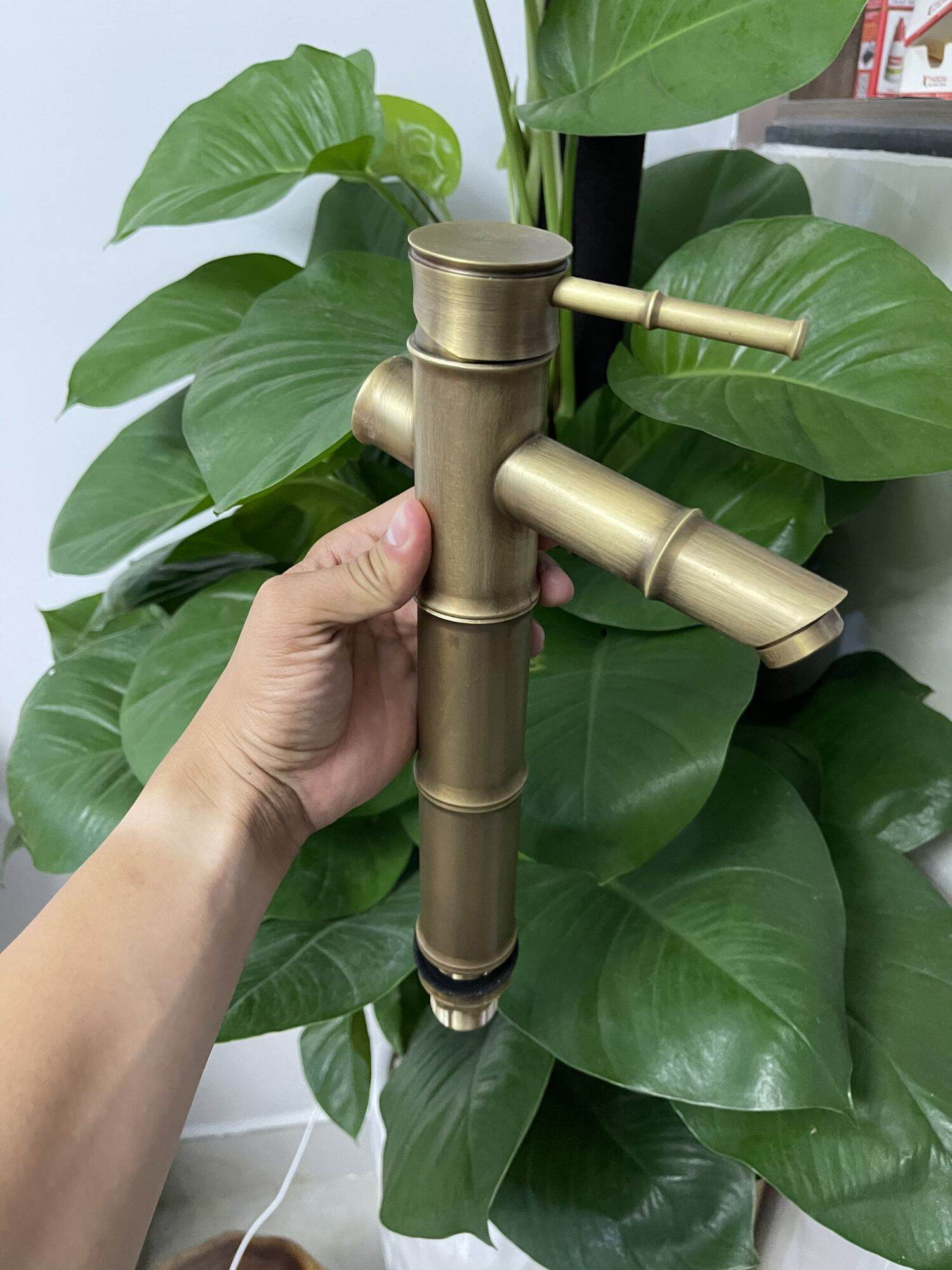 Vòi lavabo cổ điển nóng lạnh ( giảm giá gốc)