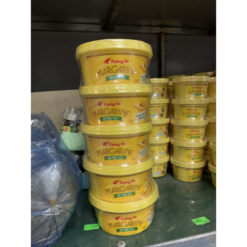 Bơ thực vật Tường An hộp 200 g