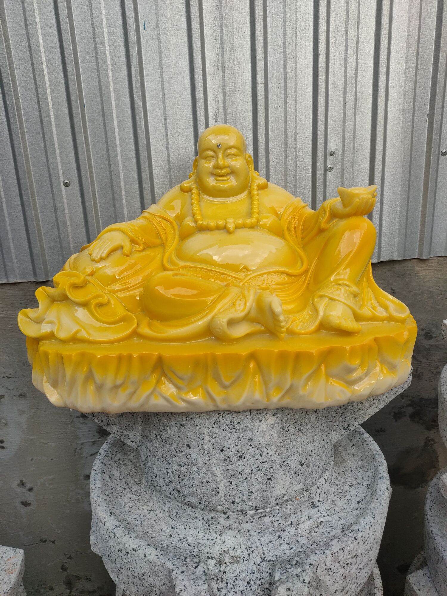 Tượng Phật Di Lặc cao 27cm ngang 40cm