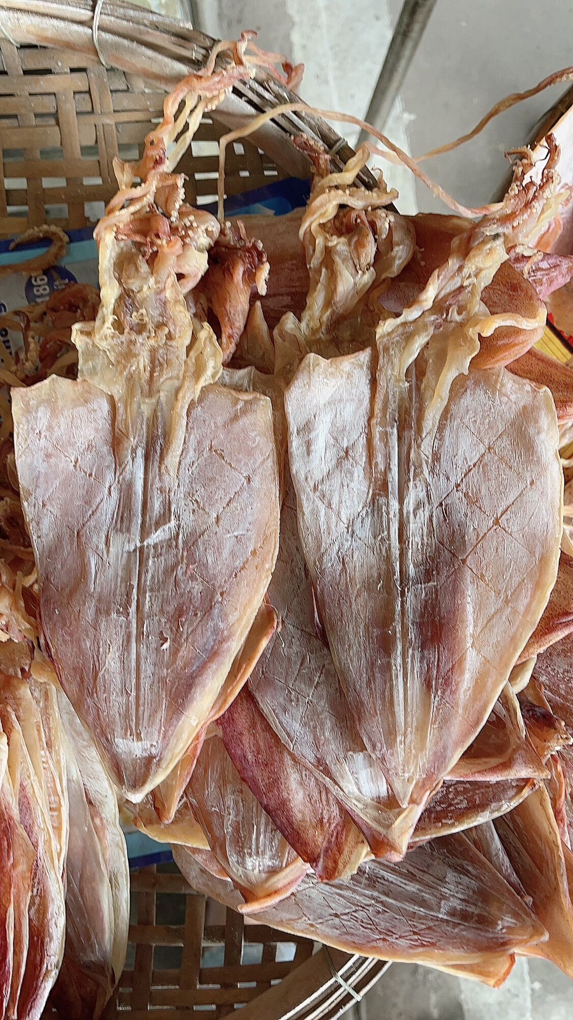 khô mực 300g giá 290k ( size 20 con 1kg )