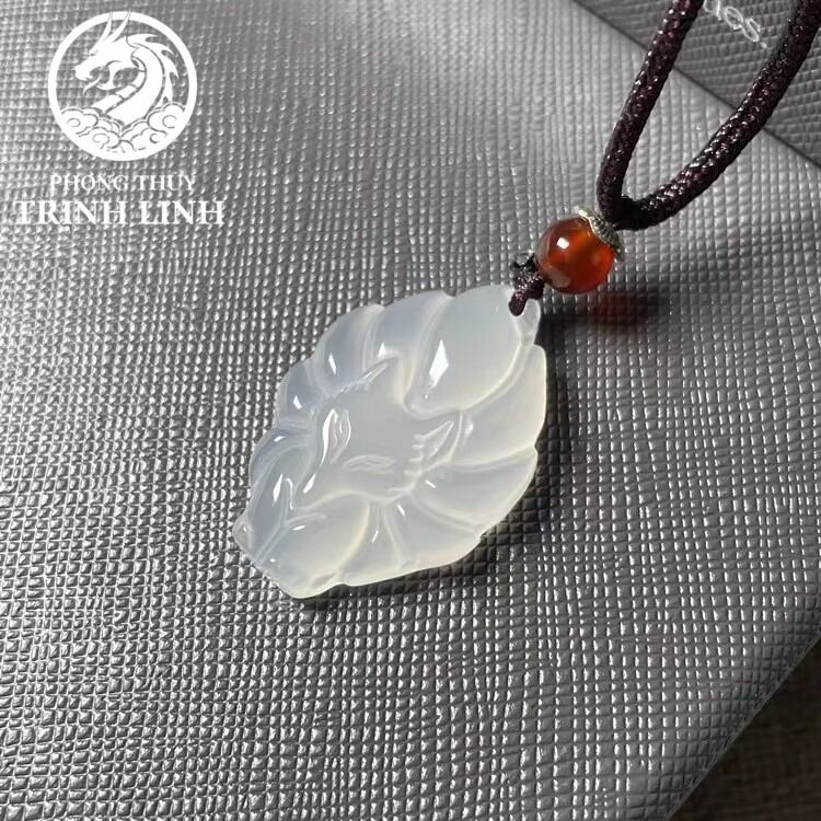 VÒNG CỔ HỒ LY CHÚA MÃ NÃO