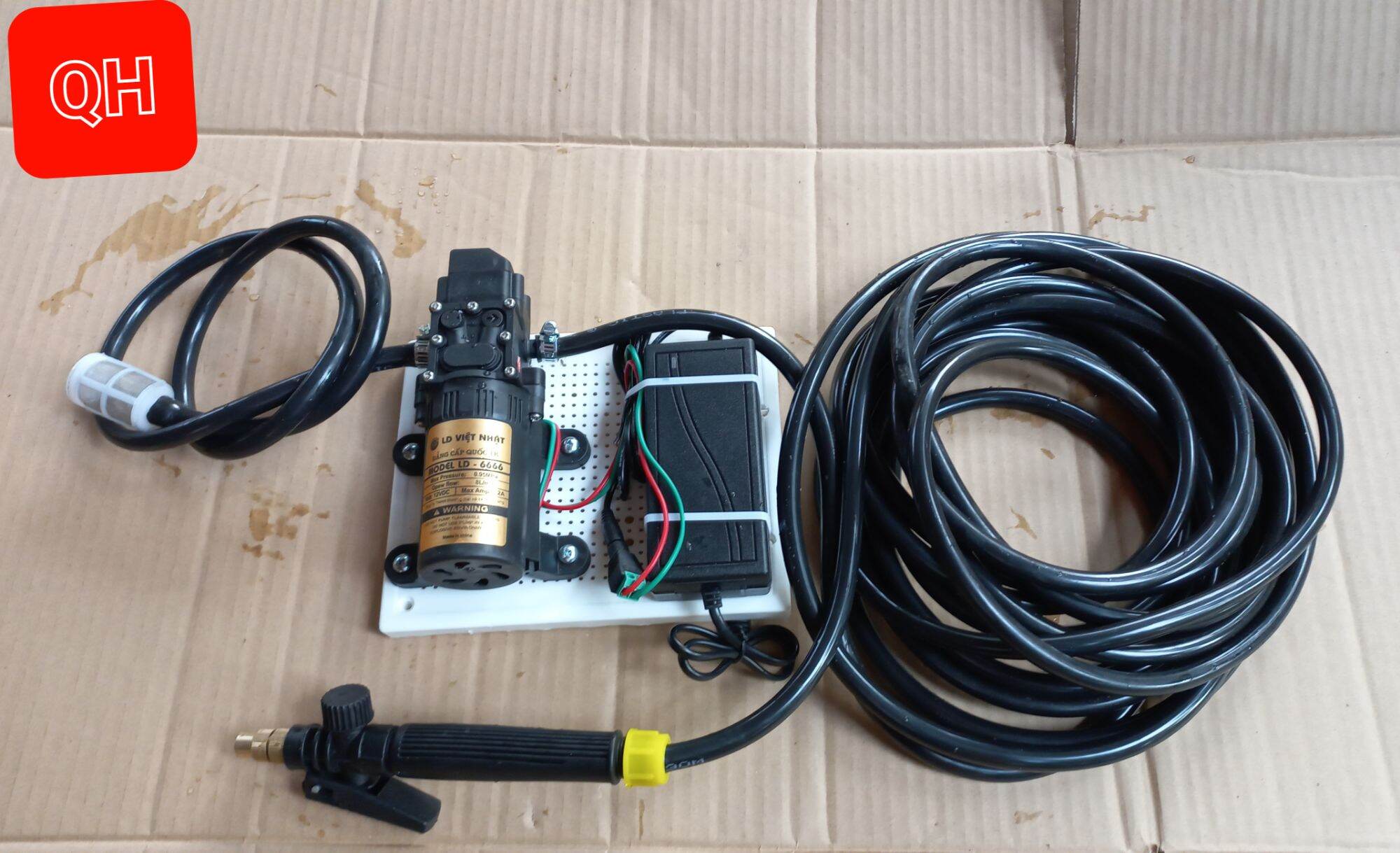 Máy rửa xe mini  - máy bơm nước mini 12V đa năng tiện dụng