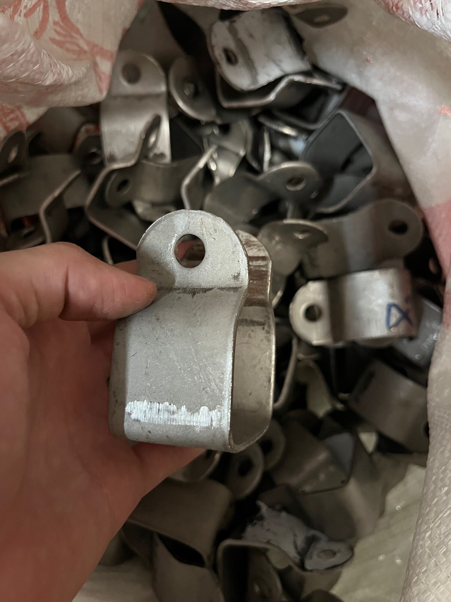 Cổ dê bắt dàn lap máy đuôi tôm ống 34 cổ dê inox 201, 304