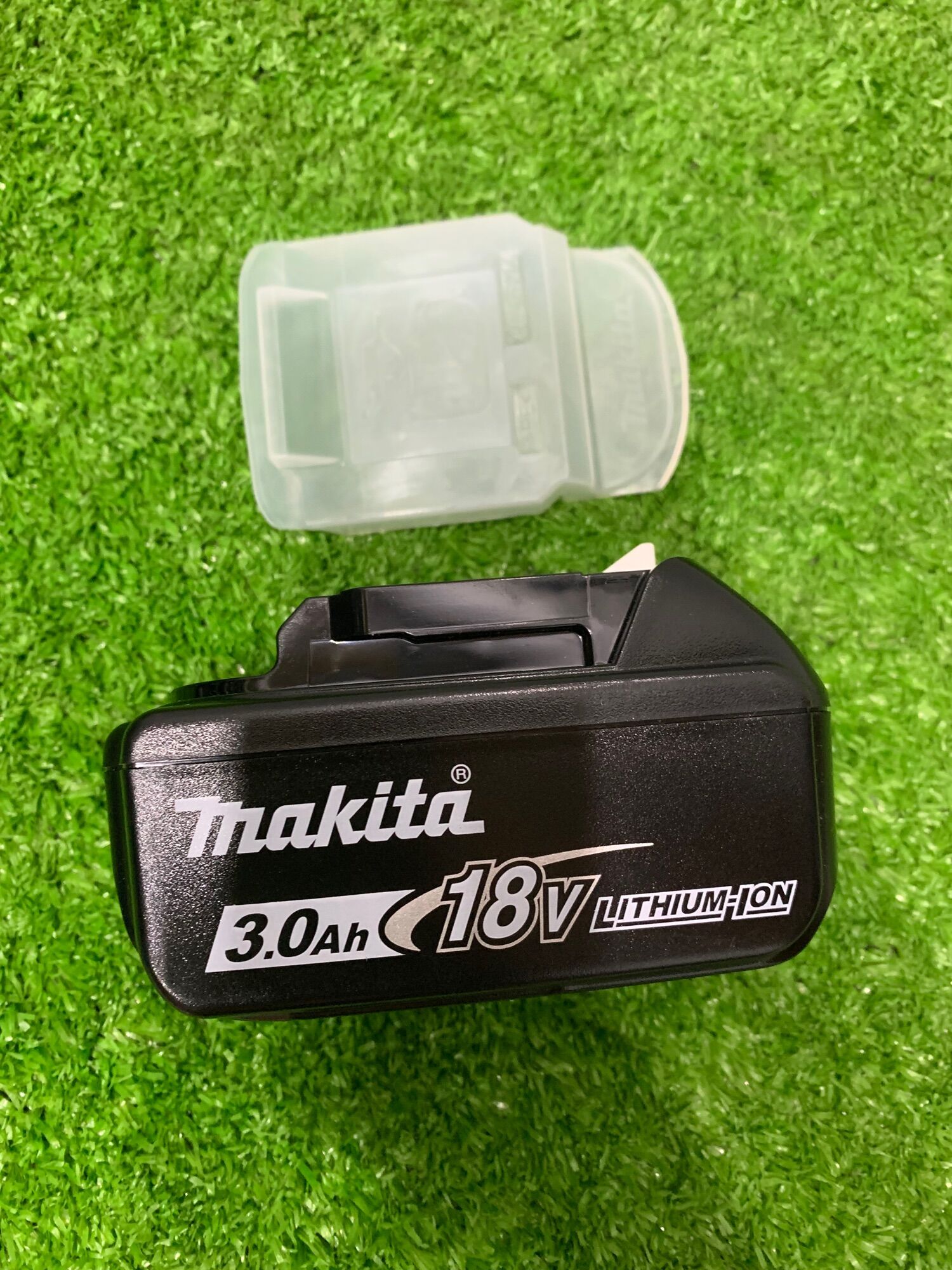 Pin makita 18v chính hãng 3.0ah mới 100% lh:0938310677 duy