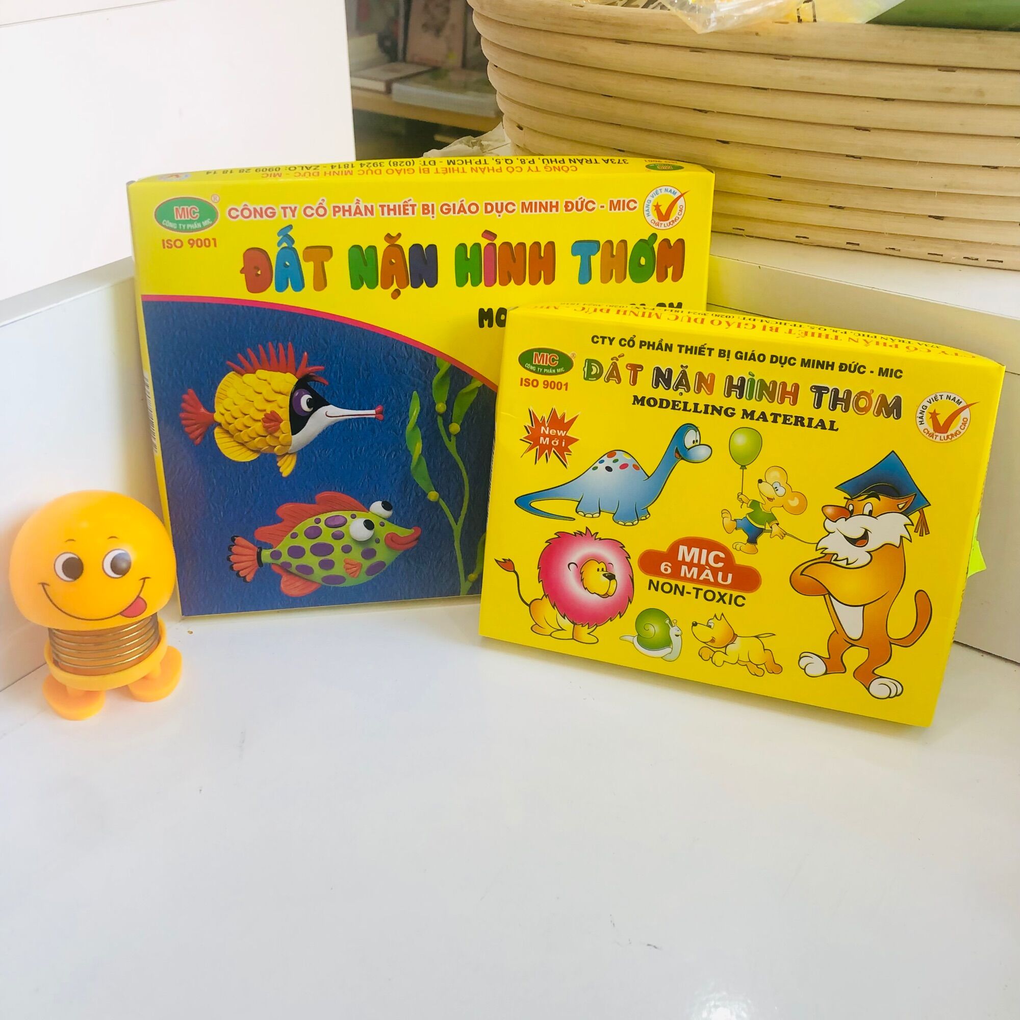 Đát nặn Mic nhiều màu cho bé