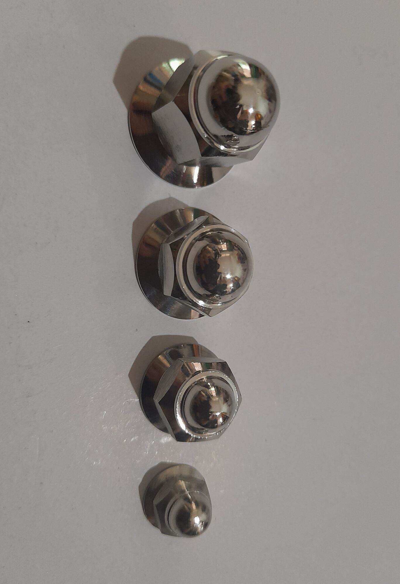 Óc inox gắn cho nhiều loại xe máy.