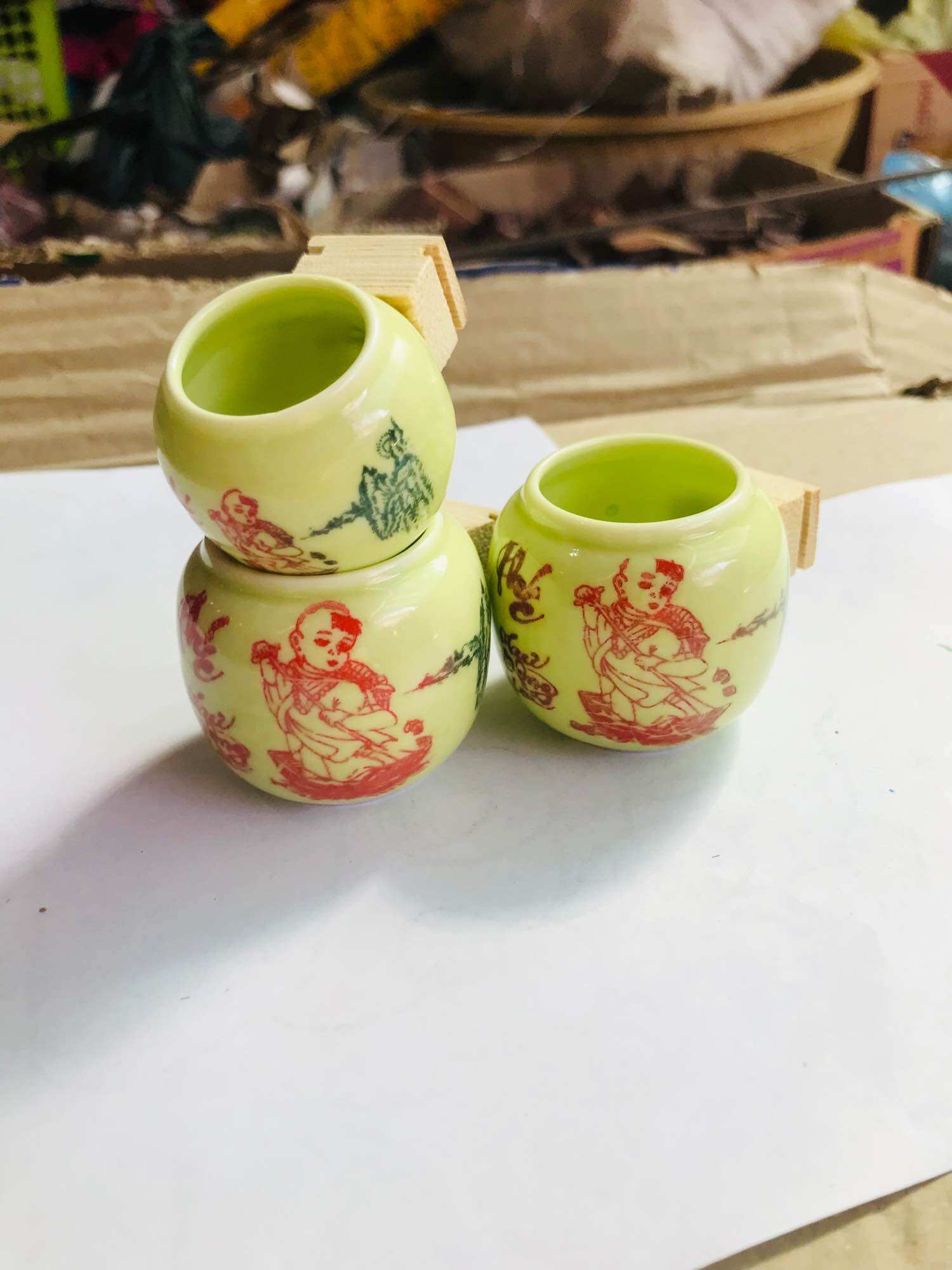 Cóng sứ  đựng thức ăn cho chim mào