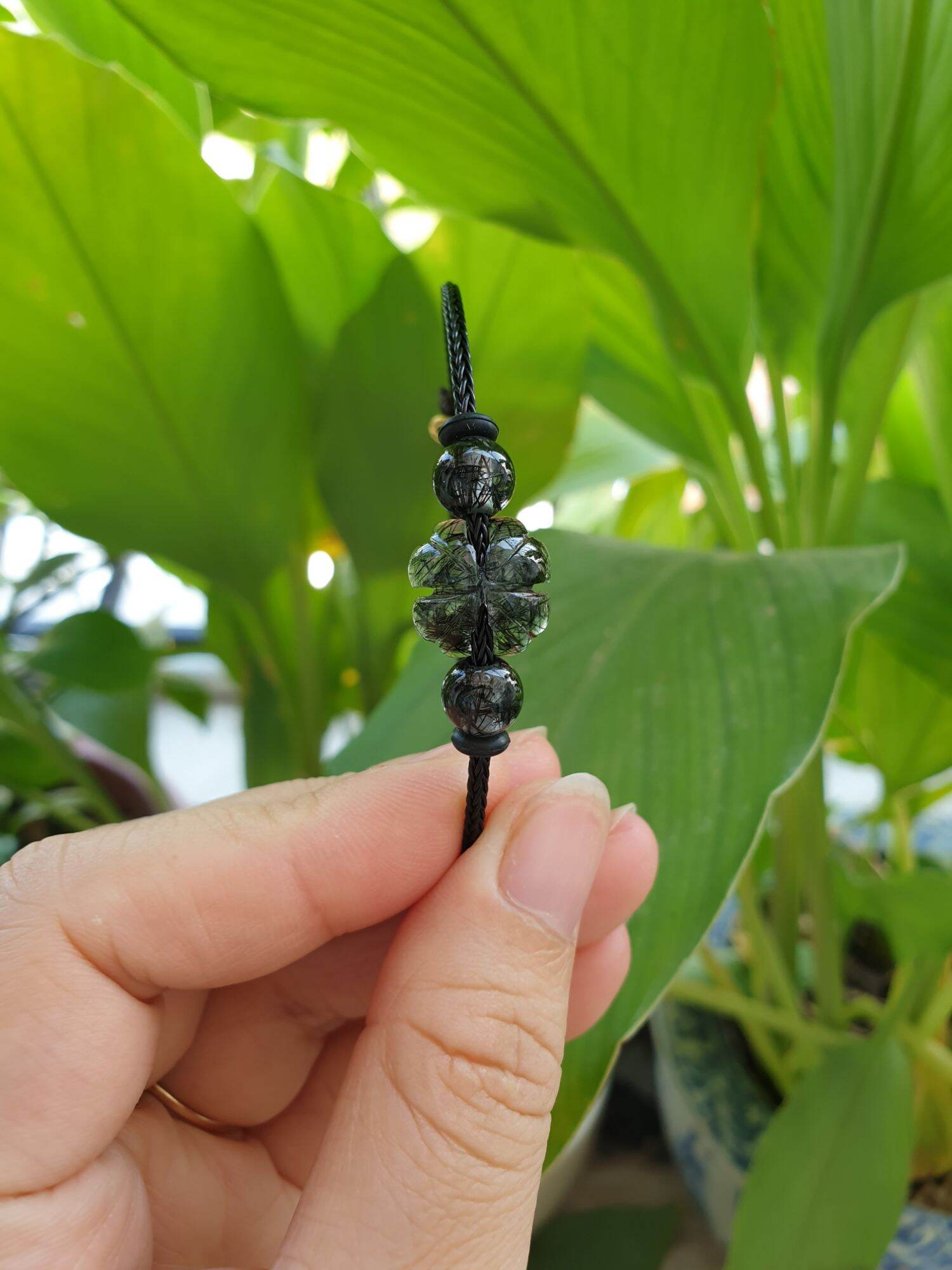 Vòng tay cỏ 4 lá thạch anh tóc đen