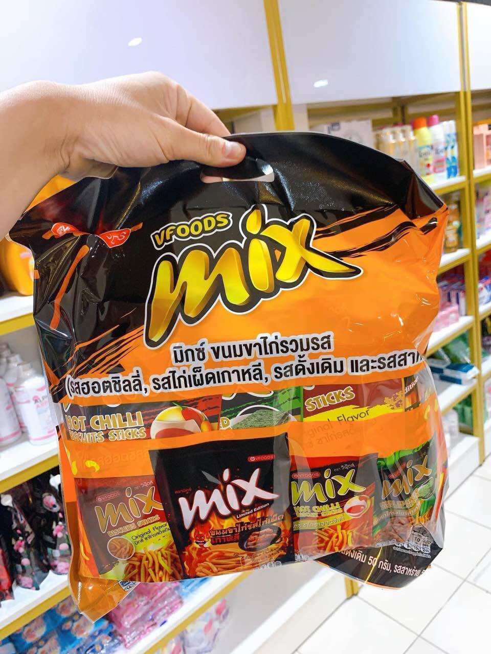 Túi 8 gói snack que bim bim mix thái lan. 