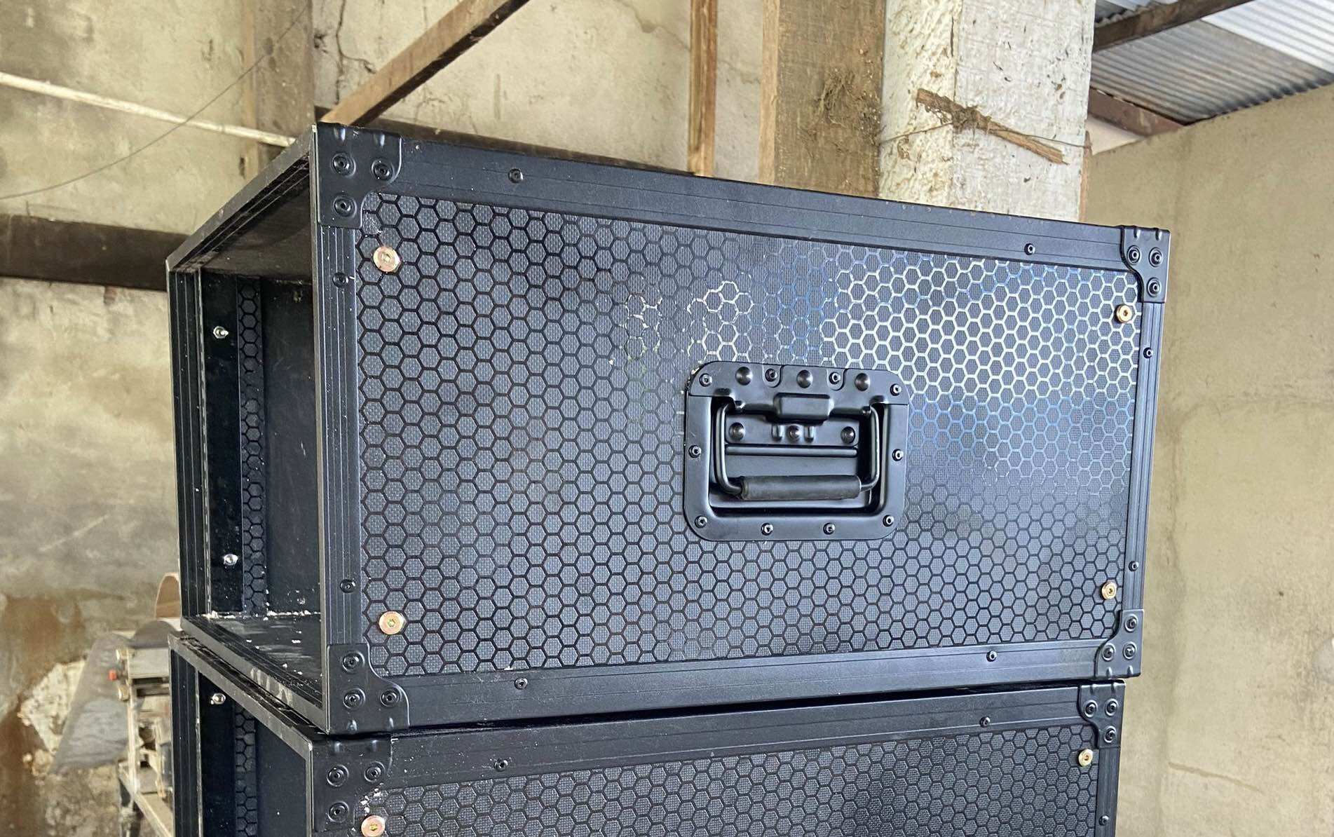 Tủ rack gỗ 8u đựng thiết bị âm thanh không nắp