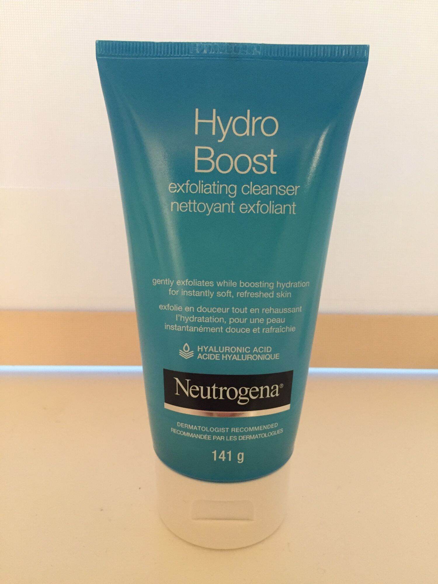 Sữa Rửa Mặt Neutrogena Hydro Boost Exfoliating Cleanser