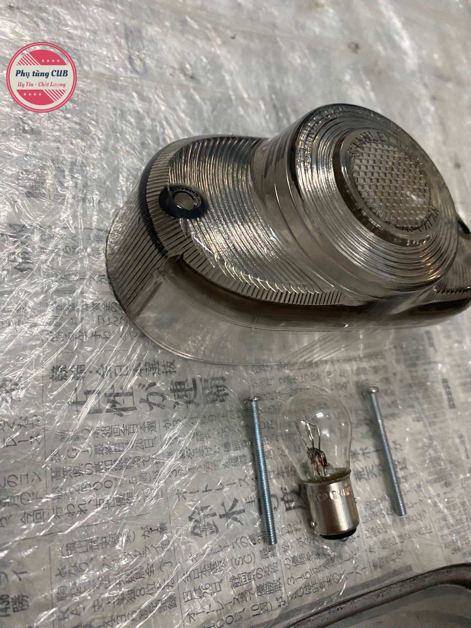Đèn hậu cub 78 chụp khói đế inox