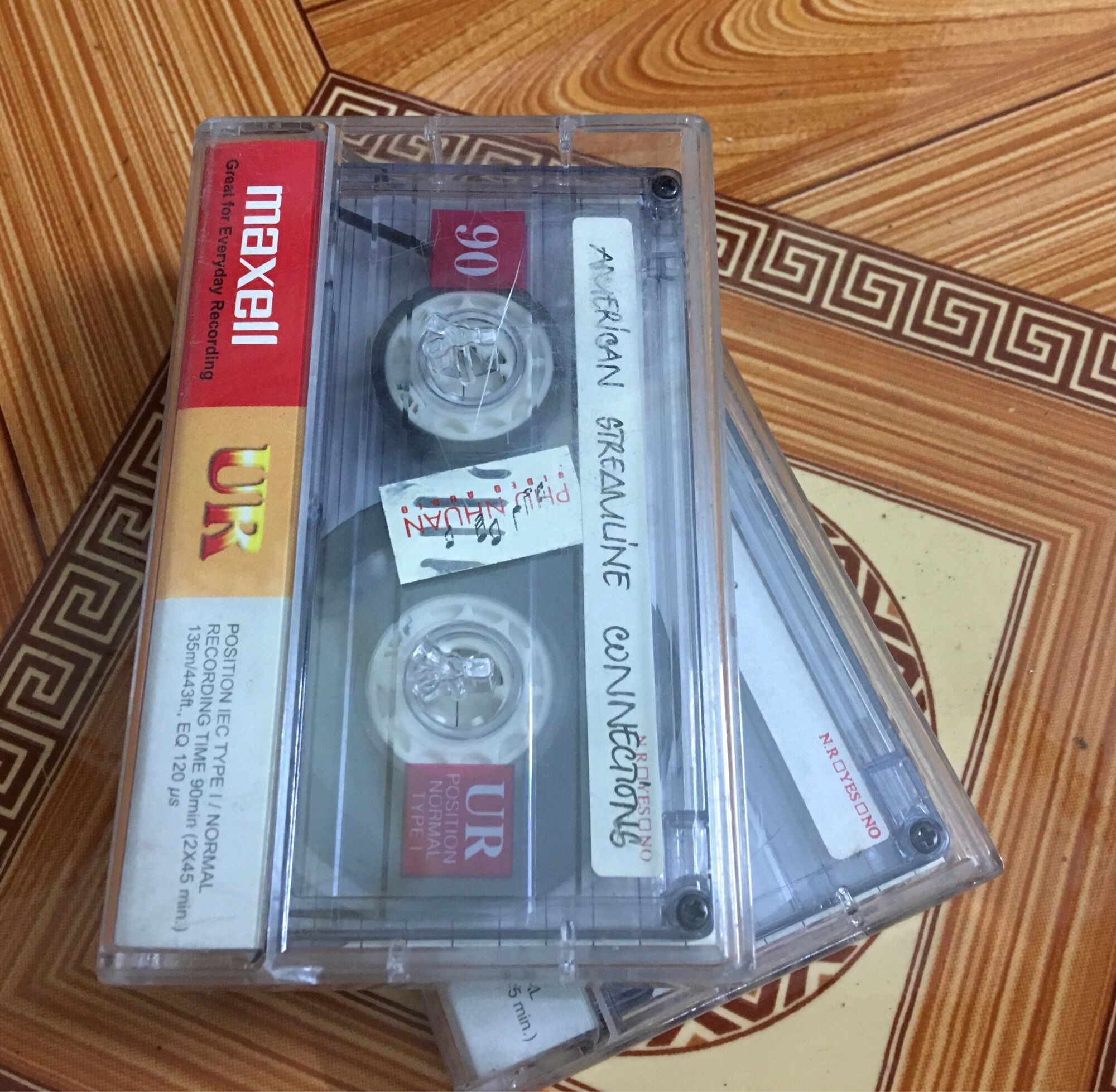 2 băng casette đã qua sử dụng