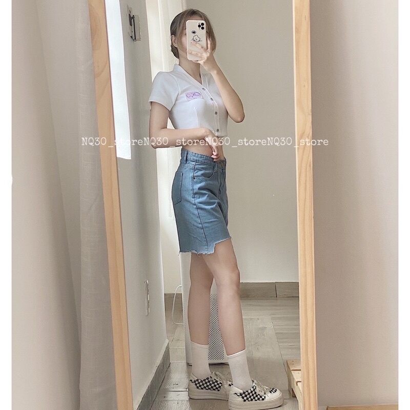 ÁO CROPTOP THÊU LOGO PHỐI NÚT XINH M16