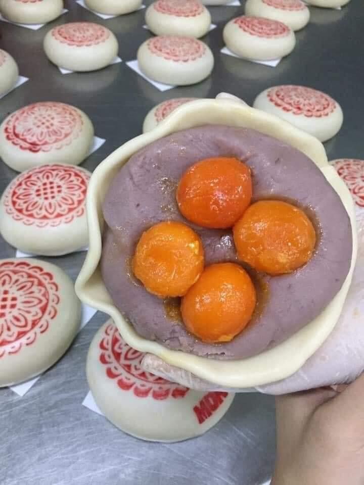 BÁNH PÍA SONG VỊ 4 TRỨNG