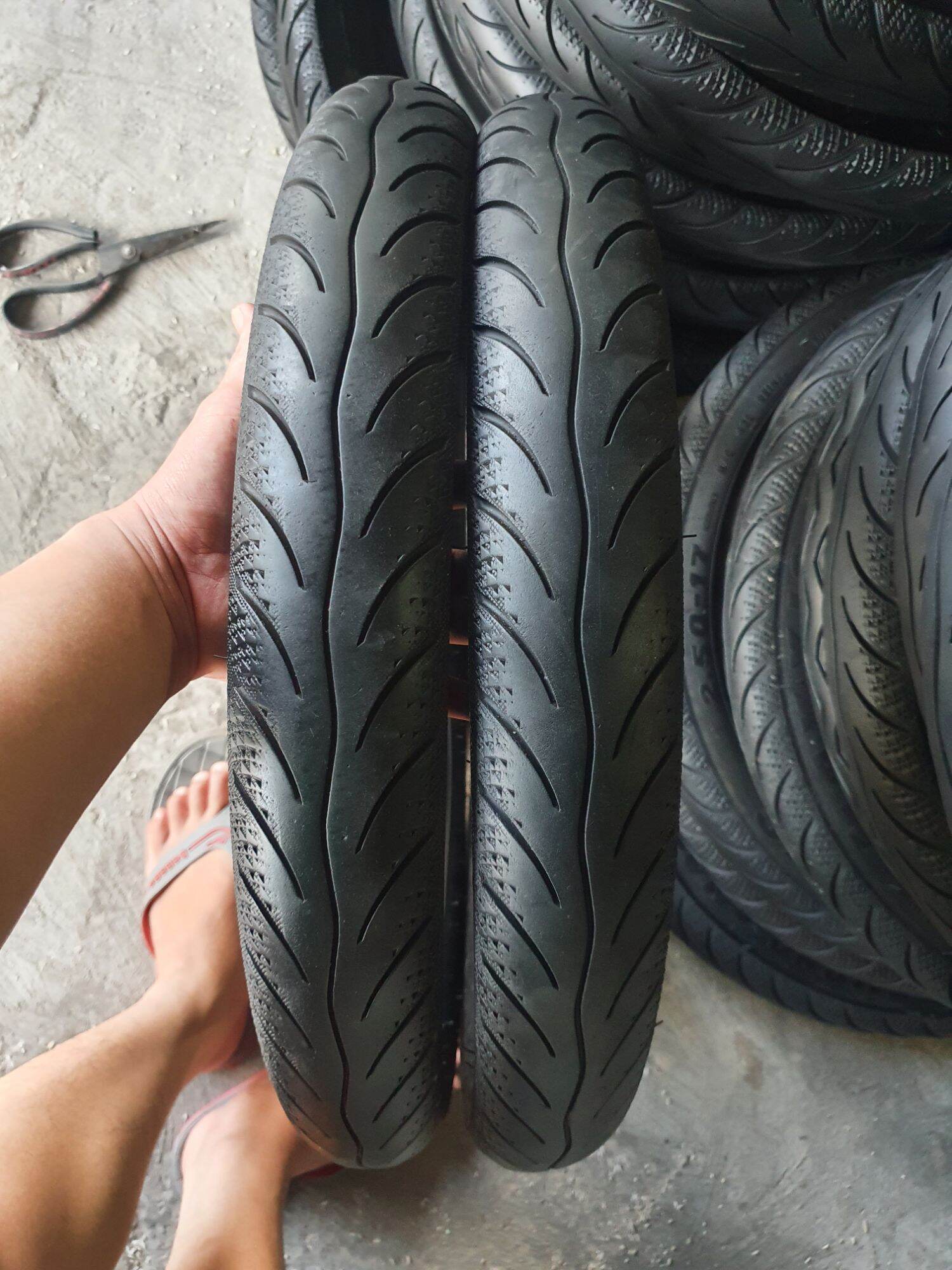  Cặp Vỏ Lốp củ maxxis gai kim cương .....70 90-17 và 80 90-17   2.50-17 và 2.75-17  .dành cho xe Wave Dream Sirut Viva cup.....có xăm .vỏ củ tháo xe còn đẹp .giá rẻ cho ae 