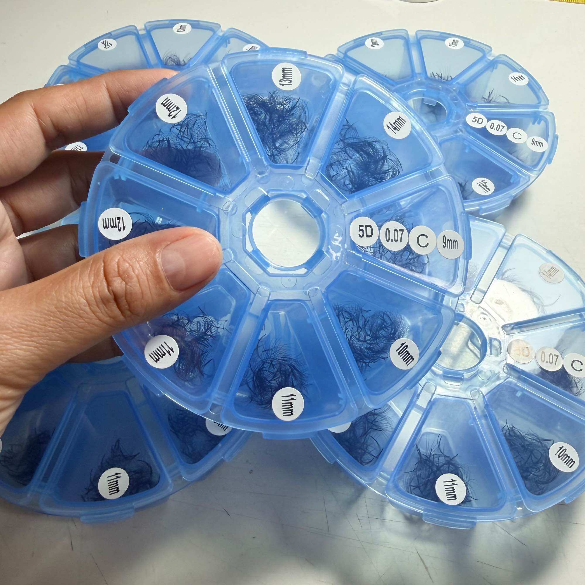 MI FAN SẴN 3D/5D/10D - ĐỘ DÀY 0.05/0.07- ĐỘ CONG D/CC, MI SIÊU RẺ, SIÊU ĐẸP HỘP 1000 FANS,CHẤT MI ĐEN , MỀM, DỄ BẮT KEO, CHÂN SIÊU NHỎ- DỤNG CỤ NỐI MI