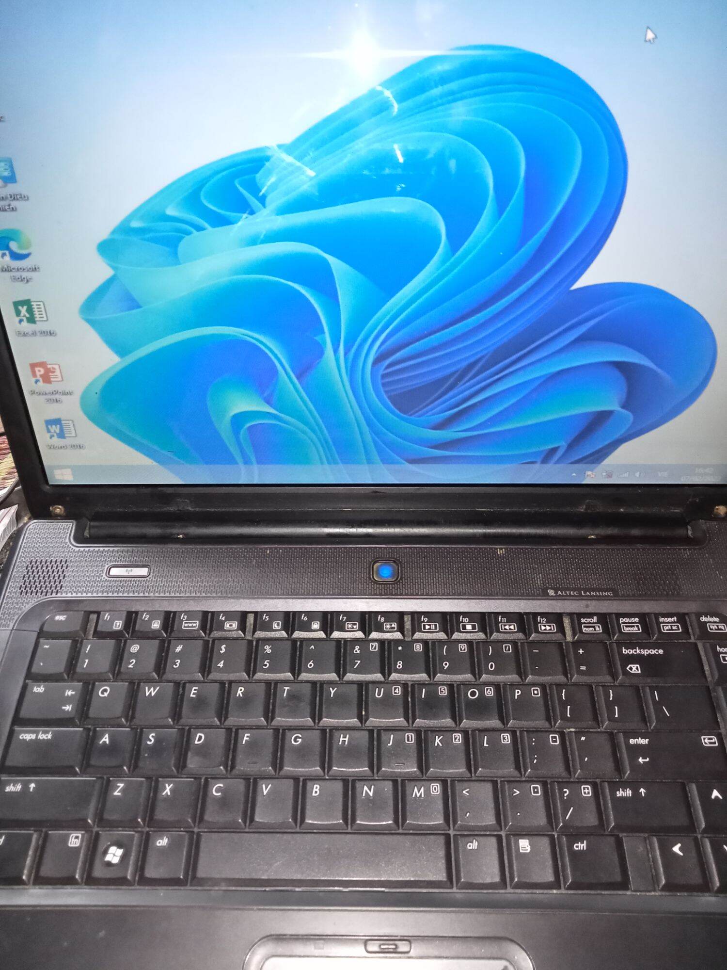 Laptop giá rẻ. Laptop HP Compaq c700