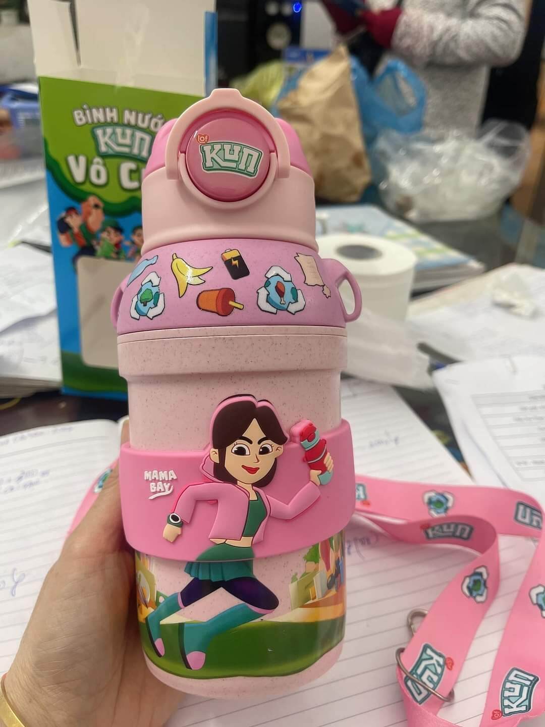 Bình nước nhựa lúa mạch 430ml có ống hút và dây đeo
