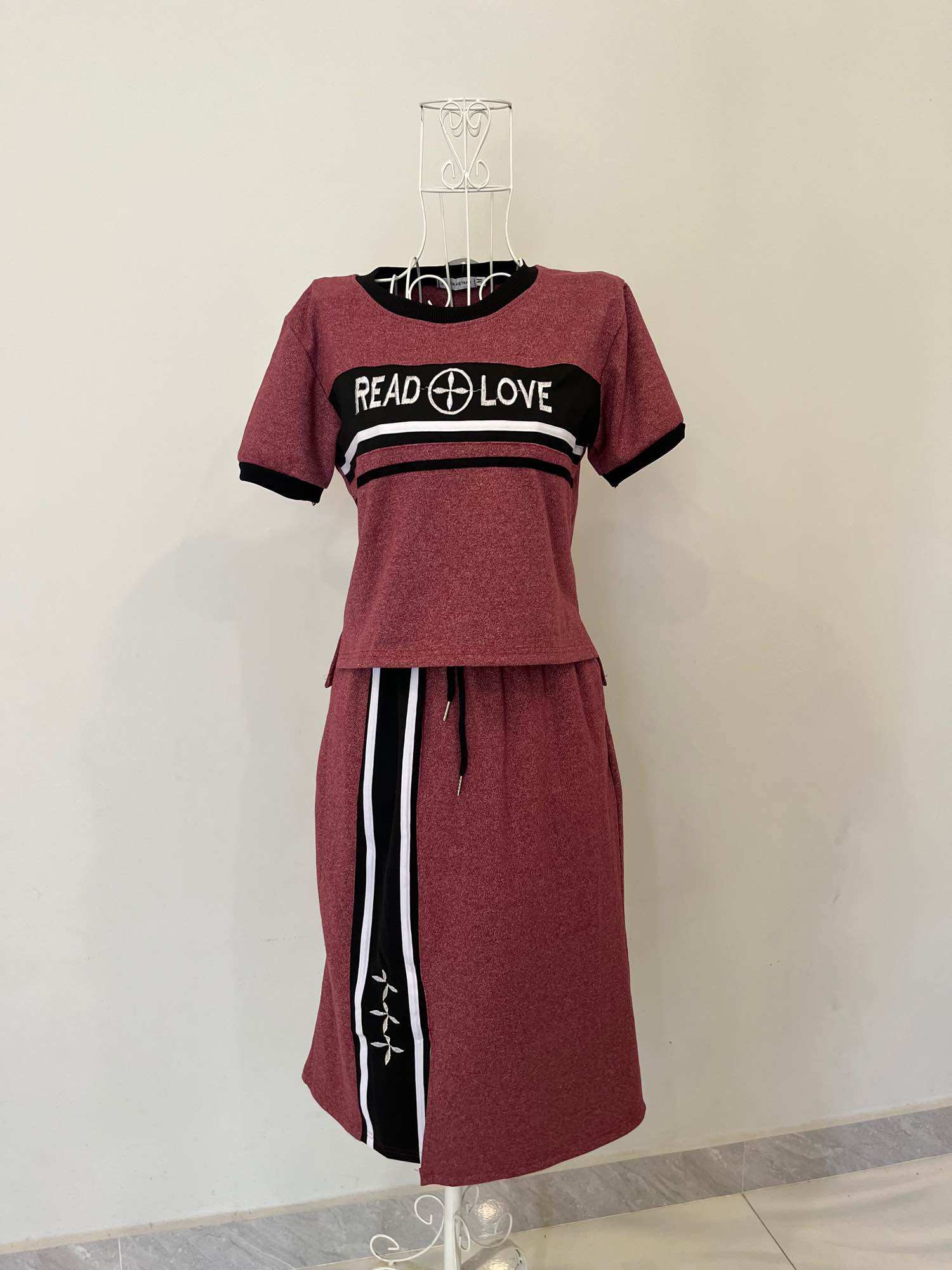Set áo ngắn chân váy xẻ tà