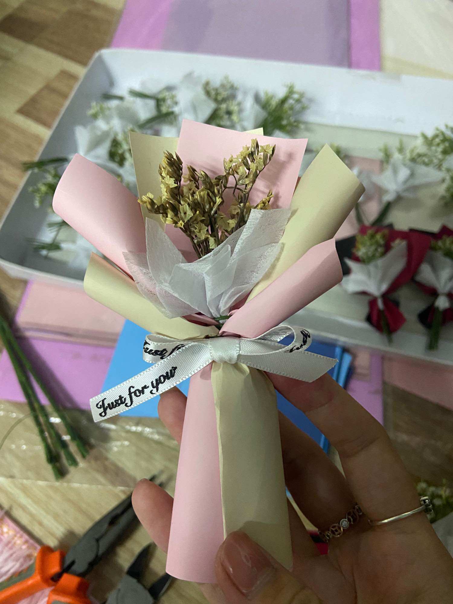 Hoa khô bó mini handmade dùng đính kèm quà hoặc tặng người yêu người thân, đối tác HOẶC decor trang trí