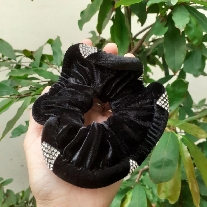 Dây cột tóc vải nhung đính hạt trung niên