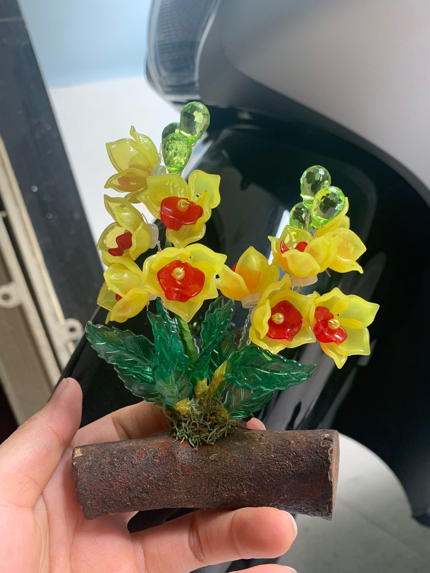 Hoa pha lê mini gắn gỗ cao 13cm ngang 10cm