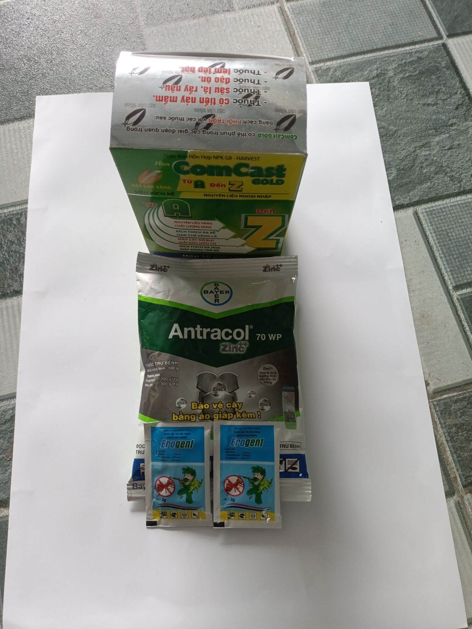 XỊT PHỤC HỒI DỪA BỊ CHÁY LÁ ( 2 GÓI COMCAT, 1 ANTRACOL, 2 ERO KIẾN )