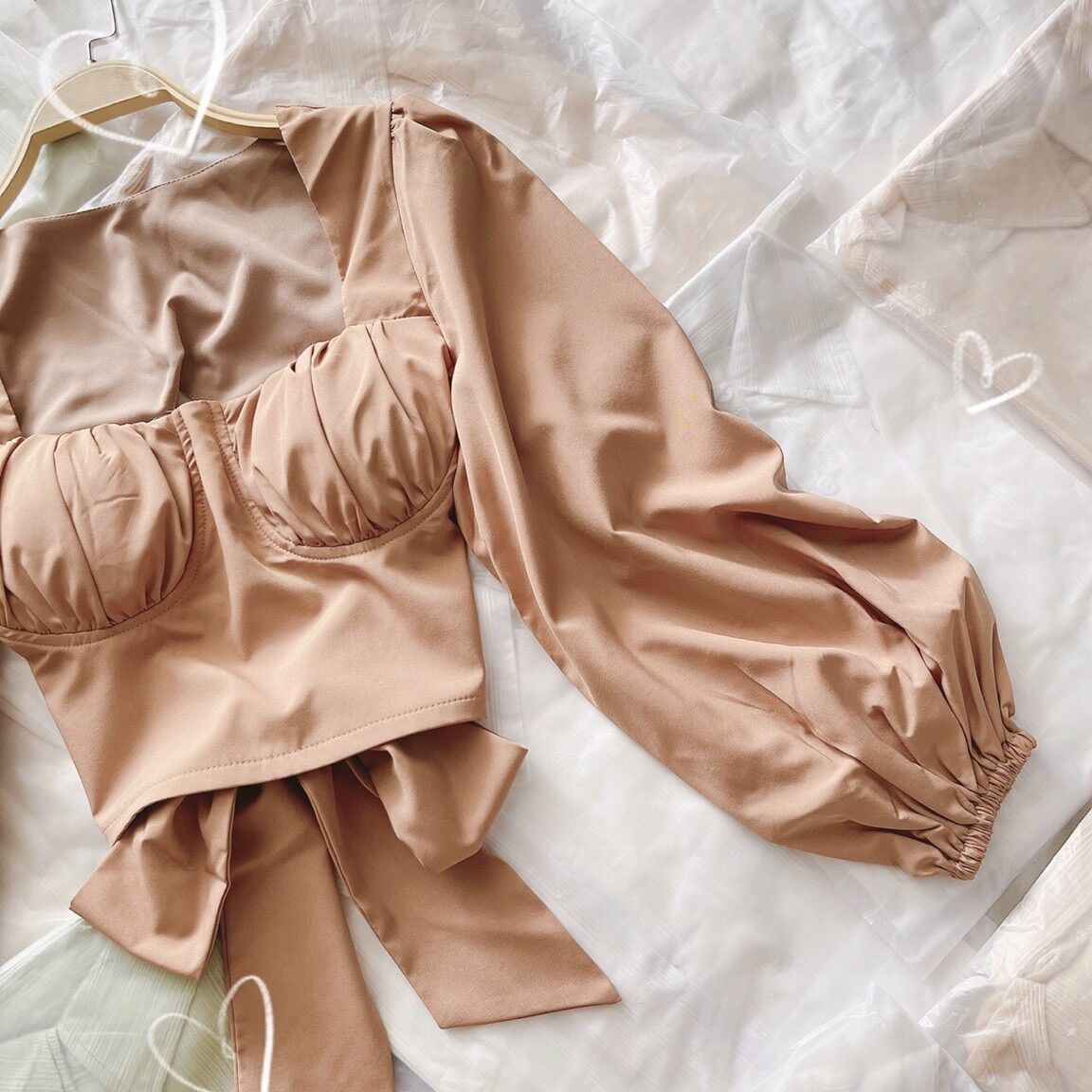 áo croptop cột nơ lưng , cúp ngực tay phồng