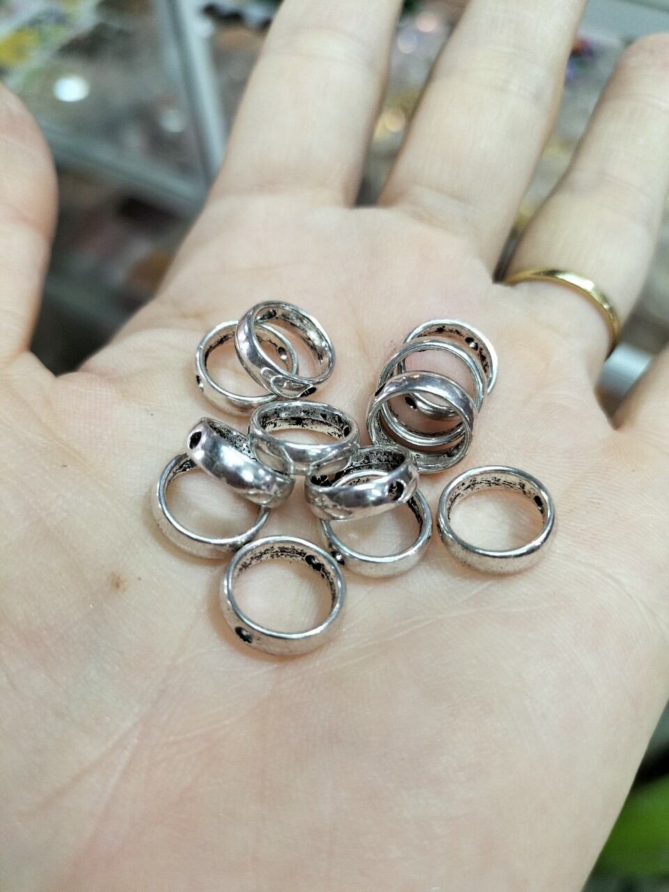 Charm bọc đá bọc hạt 8li hình tròn làm vòng